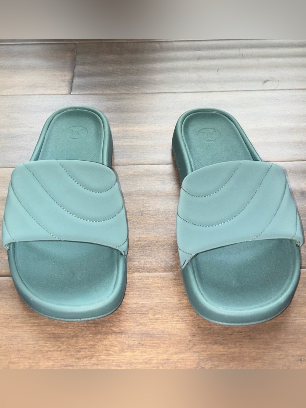 lululemon Restfeel Quilted Slide Women’s Size 6 - Medium Forest (Brand New)
